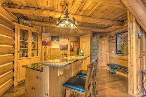 Private Dock and Slip Lake Hamilton Hideaway!