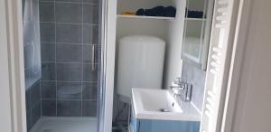 Appartements entiers proche Aeroport - ZAC Chesnes - CNPE du Bugey Check-In 24h7J : photos des chambres