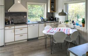 3 Bedroom Cozy Home In Svanesund