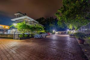 4bhk Stunning Apartment with Pool 2bhkX2