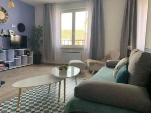 Maisons de vacances 38 Maison entiere,place de parking et garage pour moto velo a la demande : photos des chambres