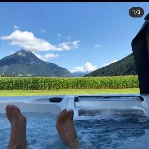 Deluxefort für 10 Gäste mit eigenem Whirlpool und Fasssauna - Imsterberg