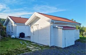 3 Bedroom Cozy Home In Tvedestrand