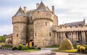 Maisons de vacances Beautiful Home In Guerande With Wifi And 8 Bedrooms : photos des chambres