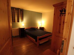 Chalet Familial pour 10 Pers. à Proximité des Pistes et Commerces avec Cheminée et Wifi - FR-1-342-232