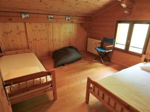 Chalet Familial pour 10 Pers. à Proximité des Pistes et Commerces avec Cheminée et Wifi - FR-1-342-232