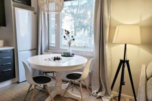 Modern apartment with free parking & sauna