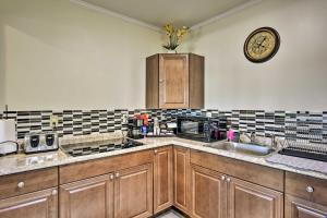 8 Mi to Universal Orlando Studio with Fire Pit!