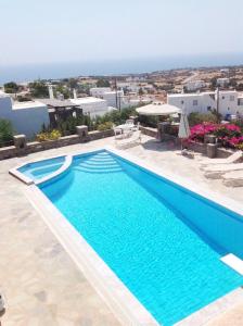 Pure White Seven-Bedroom Villa - 4,736 sq ft or 440sqm - sleeps up to 16