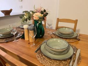 17 Floor Waterfront Apartment Docklands 2BR 2Car