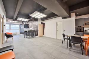 Appartements 15#Chambre double#CoLiving#Loft#HomeCinema#fitness : photos des chambres