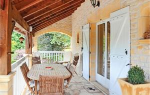 Maisons de vacances Nice home in Le Lardin with 3 Bedrooms, WiFi and Outdoor swimming pool : photos des chambres