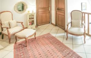 Maisons de vacances Nice home in Le Lardin with 3 Bedrooms, WiFi and Outdoor swimming pool : photos des chambres