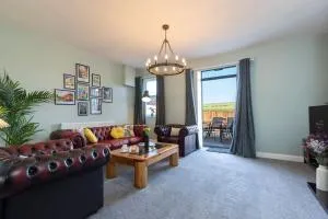 Auckland View - a comfy & spacious 4bed with views - Newton Aycliffe