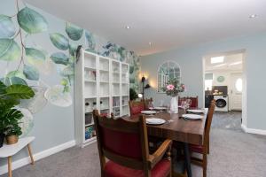 Auckland View - a comfy & spacious 4bed with views