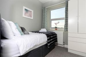 Auckland View - a comfy & spacious 4bed with views