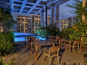 Pavilion 2 Revol Sky Pool 2-3 pax LS25