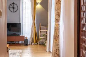 Mi Casa Su Casa - Kyanja - Tula