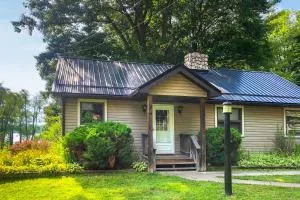 Custom-Built Lakefront Cottage with Spacious Yard! - Hartstown