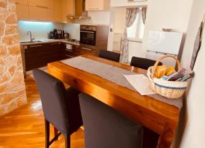 Seamans Apartment 
