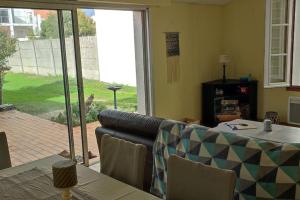 Villa maraichine rénovée, grand jardin et wifi, entre Plage et Marché