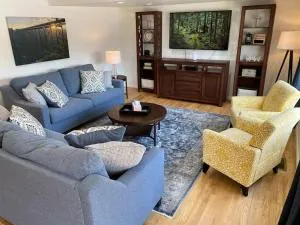 Traveler’s Rest » Completely-renovated retreat - أوم هيل