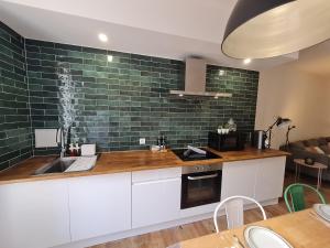 SETE Bel appartement rénové. Superbe emplacement.