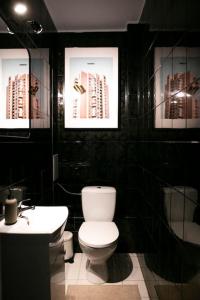 oompH Warsaw Center Well Designed Apartment with Balcony