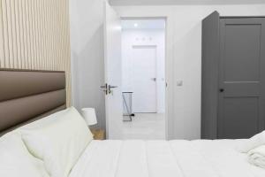 Modern 3-bed apartment in heart of torremolinos