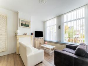 Waterside Escape with Private Jetty