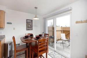 RIVERWALK SEASIDE- Walk to Beach, Seaside Beach Condo, Pet Friendly, Sleeps 6