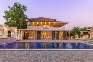 StayVista's Lake La Vie - Tranquil Lake-View Villa Amidst Farmland with Pool and Poolside Gazebo - Proximity to Sula - Hātgarh