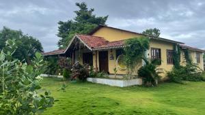 Ellow Stay by Mohan farm, Khopoli