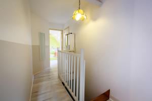 Sejours chez l'habitant cavalibre-mesquer : Chambre Triple - Vue sur la Piscine