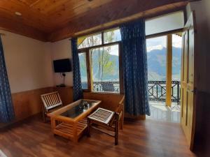 The East Ridge Cottage by Atrangiz Stays