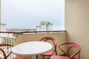 Equador Superior Suites by Olala Homes