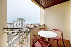 Equador Superior Suites by Olala Homes