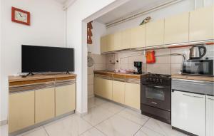 Beautiful Home In Sveti Juraj With 2 Bedrooms And Wifi