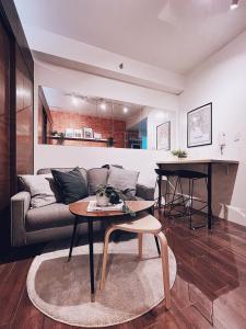 Makati Cosy Home l Couples Families l 500Mbps Wifi