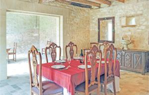 Maisons de vacances Nice Home In Domme With Wifi : photos des chambres