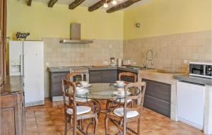 Maisons de vacances Awesome Home In Domme With 3 Bedrooms, Wifi And Private Swimming Pool : photos des chambres