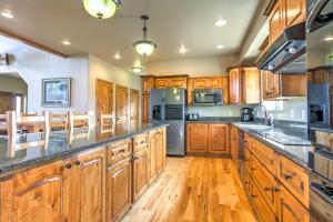 Rustic Bryce Canyon Home with Deck on Sevier River!