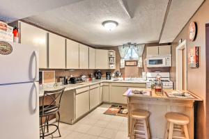 Cozy Agawam Studio w Yard: 2 Miles to Six Flags!