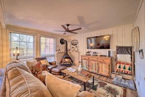 White Tail Retreat with Shared Hot Tub and Pool Access