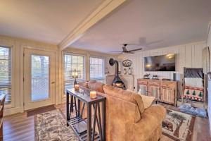 White Tail Retreat with Shared Hot Tub and Pool Access