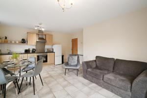 Peaceful 2BR Flat with Historic Bottle Kilns View & Free Parking Located near City Centre