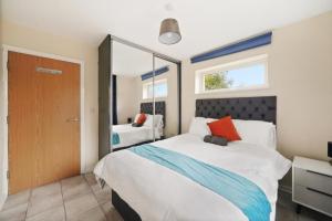 Peaceful 2BR Flat with Historic Bottle Kilns View & Free Parking Located near City Centre