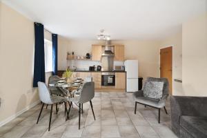 Peaceful 2BR Flat with Historic Bottle Kilns View & Free Parking Located near City Centre
