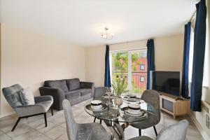 Peaceful 2BR Flat with Historic Bottle Kilns View & Free Parking Located near City Centre