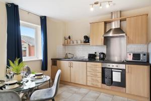 Peaceful 2BR Flat with Historic Bottle Kilns View & Free Parking Located near City Centre